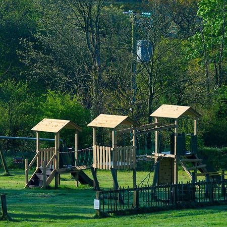 Our Goldfinch 1- Sleeps 2 Persons- Private Hot Tub-Pet Friendly-Tranquil Holiday Away From It All Yet Not Far From St Austell- The Holiday Home Has One Bedroom, Living And Dining Area, Equipped Kitchen-Decking-Outdoor Furniture-Fishing Lakes And More Grampound Eksteriør billede