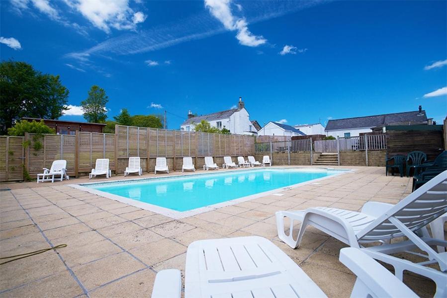 Our Goldfinch 1- Sleeps 2 Persons- Private Hot Tub-Pet Friendly-Tranquil Holiday Away From It All Yet Not Far From St Austell- The Holiday Home Has One Bedroom, Living And Dining Area, Equipped Kitchen-Decking-Outdoor Furniture-Fishing Lakes And More Grampound Eksteriør billede