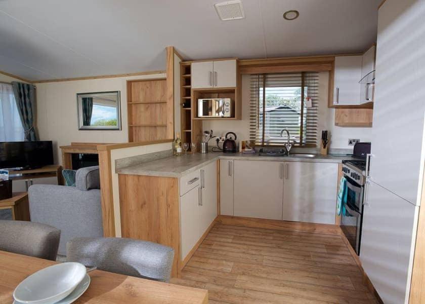 Our Goldfinch 1- Sleeps 2 Persons- Private Hot Tub-Pet Friendly-Tranquil Holiday Away From It All Yet Not Far From St Austell- The Holiday Home Has One Bedroom, Living And Dining Area, Equipped Kitchen-Decking-Outdoor Furniture-Fishing Lakes And More Grampound Eksteriør billede
