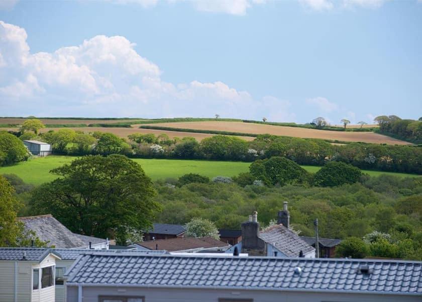 Our Goldfinch 1- Sleeps 2 Persons- Private Hot Tub-Pet Friendly-Tranquil Holiday Away From It All Yet Not Far From St Austell- The Holiday Home Has One Bedroom, Living And Dining Area, Equipped Kitchen-Decking-Outdoor Furniture-Fishing Lakes And More Grampound Eksteriør billede