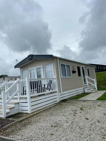 Our Goldfinch 1- Sleeps 2 Persons- Private Hot Tub-Pet Friendly-Tranquil Holiday Away From It All Yet Not Far From St Austell- The Holiday Home Has One Bedroom, Living And Dining Area, Equipped Kitchen-Decking-Outdoor Furniture-Fishing Lakes And More Grampound Eksteriør billede